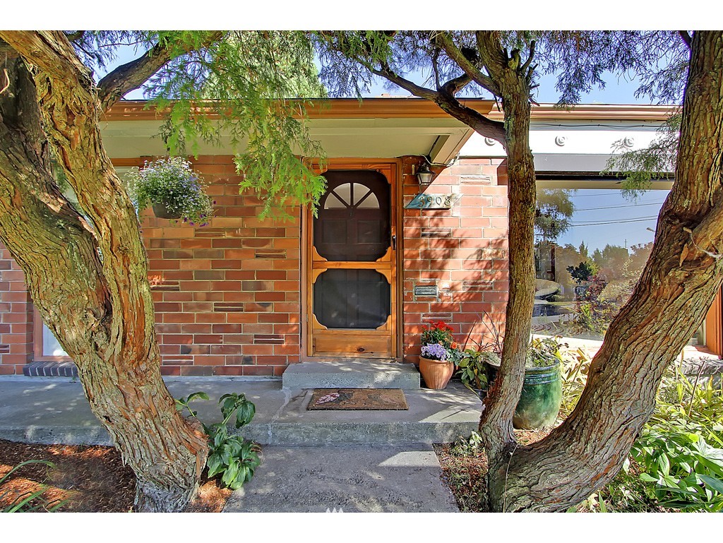 3908 Southwest Rose Street Seattle, WA 98136 - Photo 1 of 15 Gallery Image 1