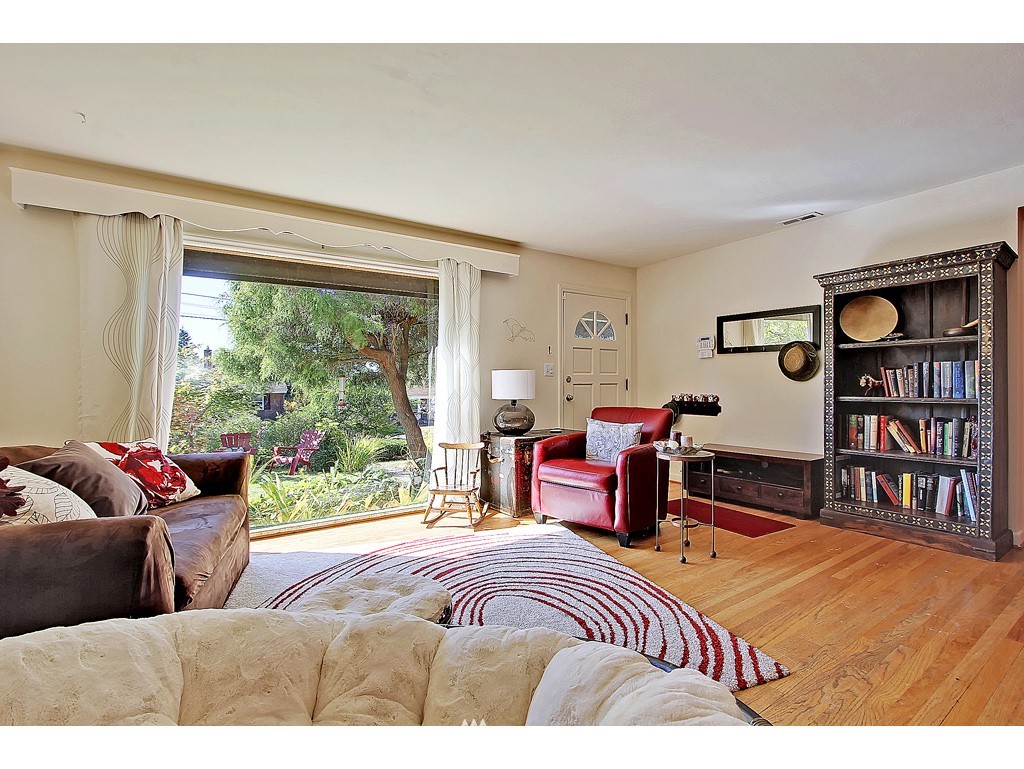 3908 Southwest Rose Street Seattle, WA 98136 - Photo 3 of 15 Gallery Image 3