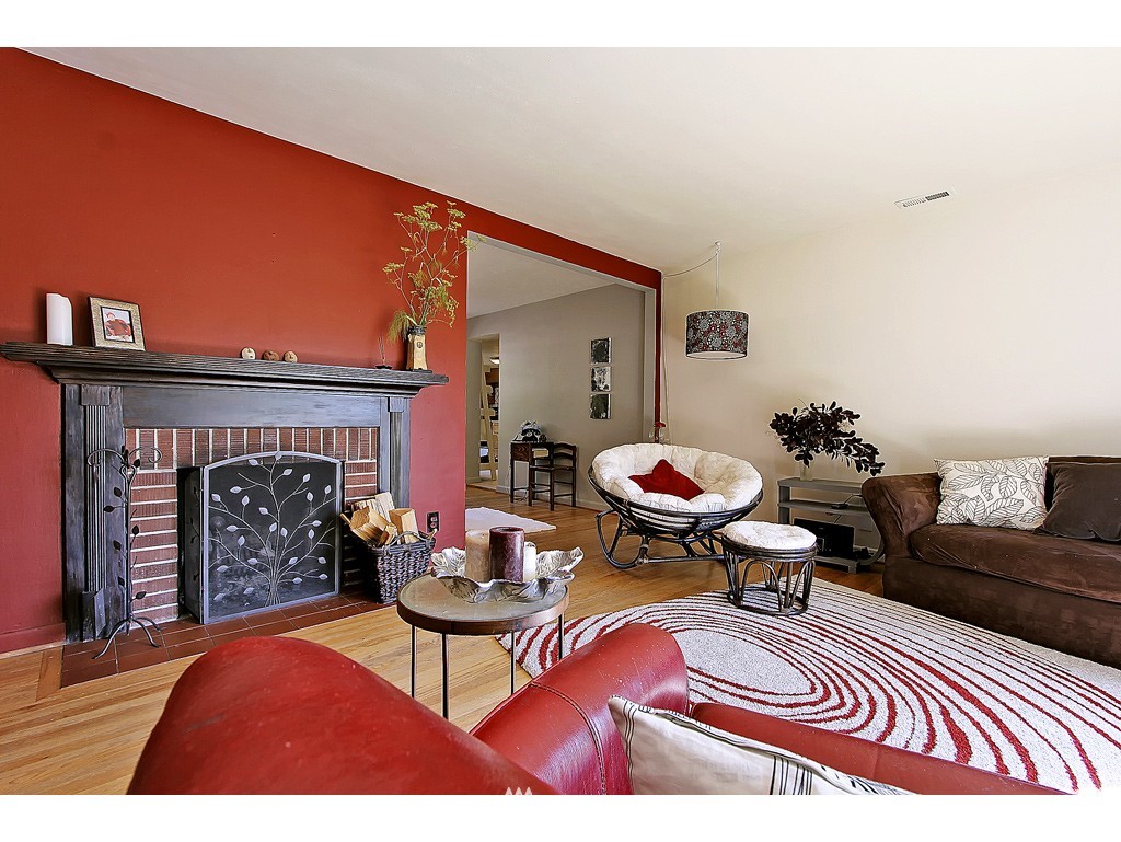 3908 Southwest Rose Street Seattle, WA 98136 - Photo 4 of 15 Gallery Image 4