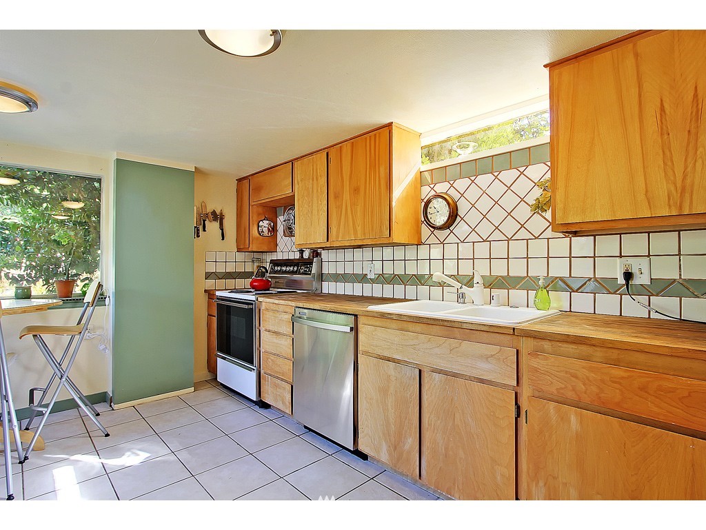 3908 Southwest Rose Street Seattle, WA 98136 - Photo 6 of 15 Gallery Image 6