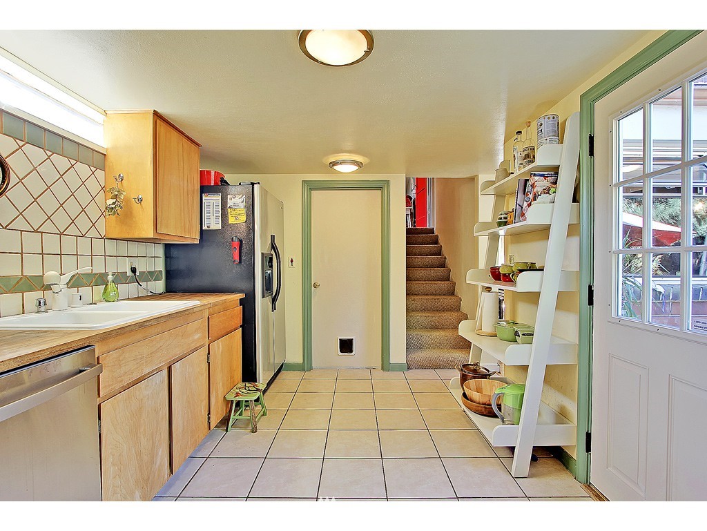 3908 Southwest Rose Street Seattle, WA 98136 - Photo 7 of 15 Gallery Image 7