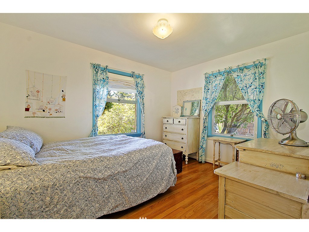 3908 Southwest Rose Street Seattle, WA 98136 - Photo 9 of 15 Gallery Image 9