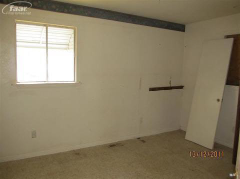 1917 Flushing Road Flint, MI 48504 - Photo 6 of 6 20111266-5.JPG