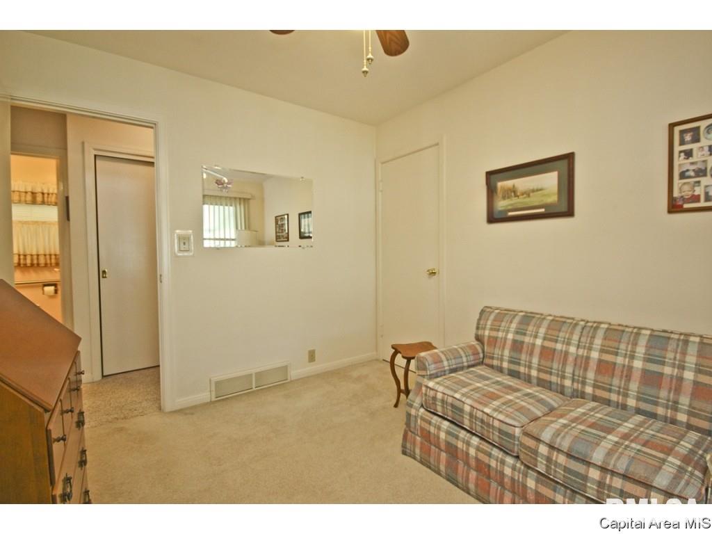 3045 East Trinity Avenue Springfield, IL 62702 - Photo 13 of 36