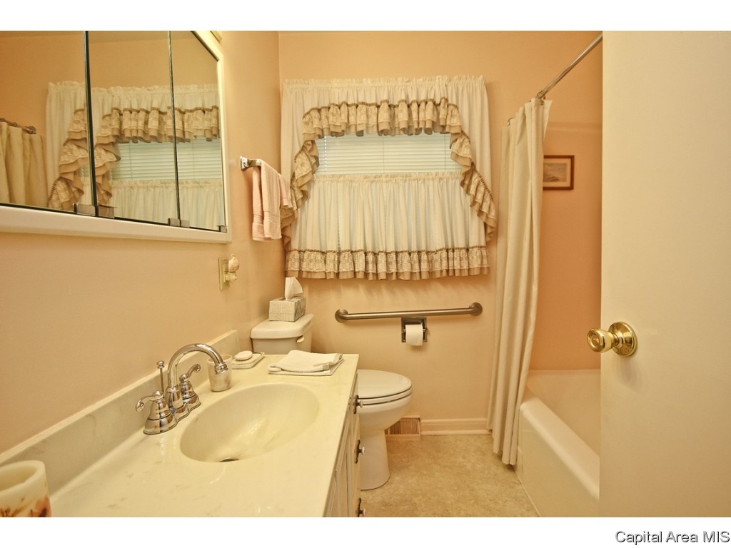 3045 East Trinity Avenue Springfield, IL 62702 - Photo 21 of 36
