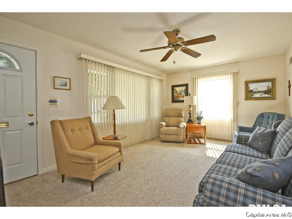 3045 East Trinity Avenue Springfield, IL 62702 - Photo 3 of 36