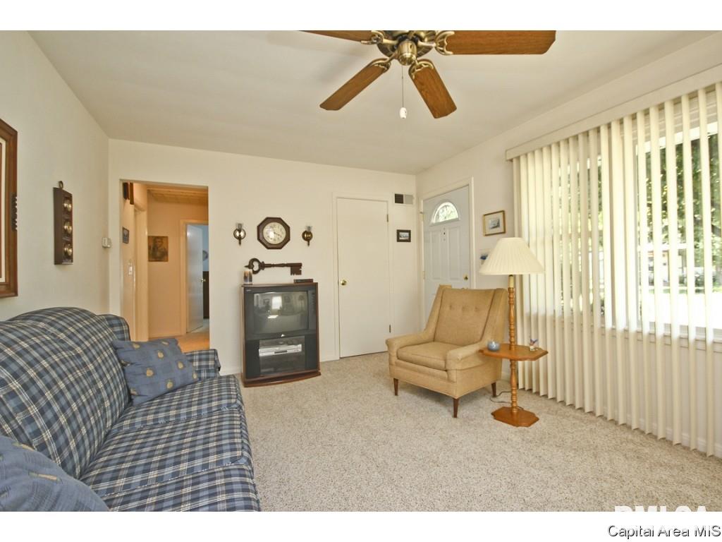 3045 East Trinity Avenue Springfield, IL 62702 - Photo 5 of 36