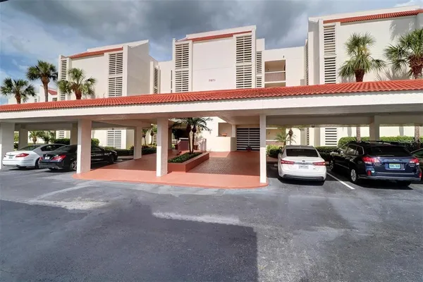$2,300 | 7871 Sailboat Key Boulevard South, Unit 305, South Pasadena, FL 33707