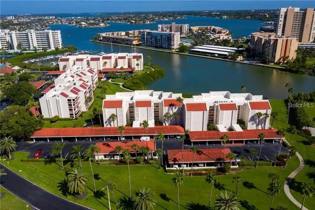 $2,300 | 7871 Sailboat Key Boulevard South, Unit 305, South Pasadena, FL 33707