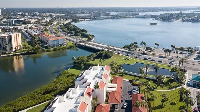 $2,300 | 7871 Sailboat Key Boulevard South, Unit 305, South Pasadena, FL 33707