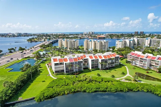 $2,300 | 7871 Sailboat Key Boulevard South, Unit 305, South Pasadena, FL 33707