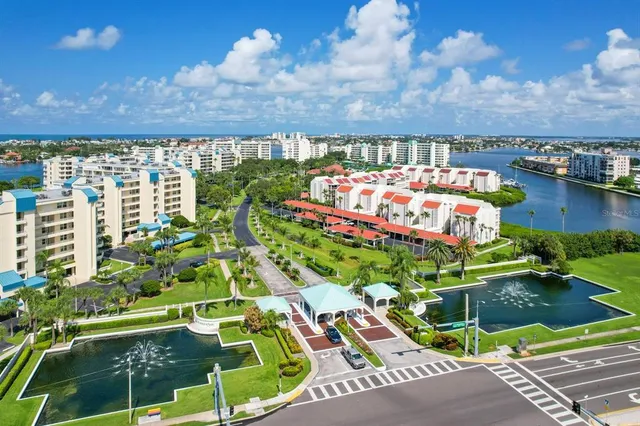 $2,300 | 7871 Sailboat Key Boulevard South, Unit 305, South Pasadena, FL 33707