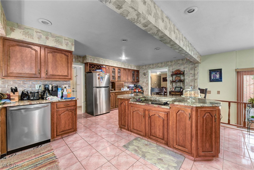 1069 Carver Road Cleveland, OH 44112 - Photo 11 of 36