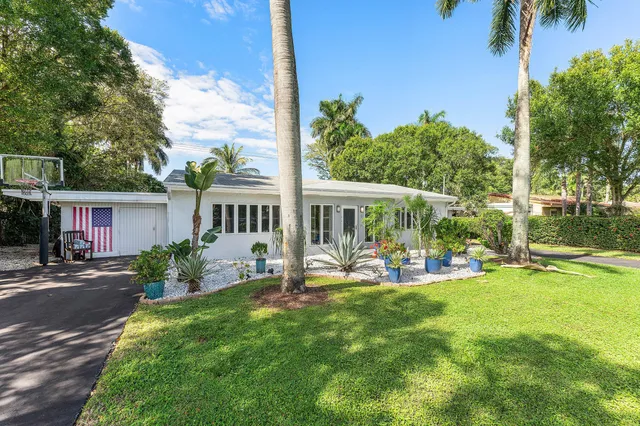a view of a house with backyard sitting area and garden