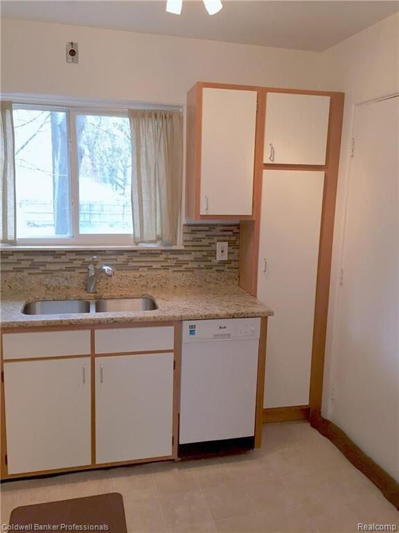 3286 West Webster Road Royal Oak, MI 48073 - Photo 8 of 15 3286 Webster 7