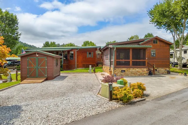 $315,000 | 112-106 River Vista Drive, Dillard, GA 30537