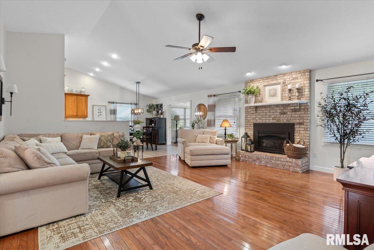 807 Shoshoni Drive Springfield, IL 62711 - Photo 3 of 42 Gallery Image 3