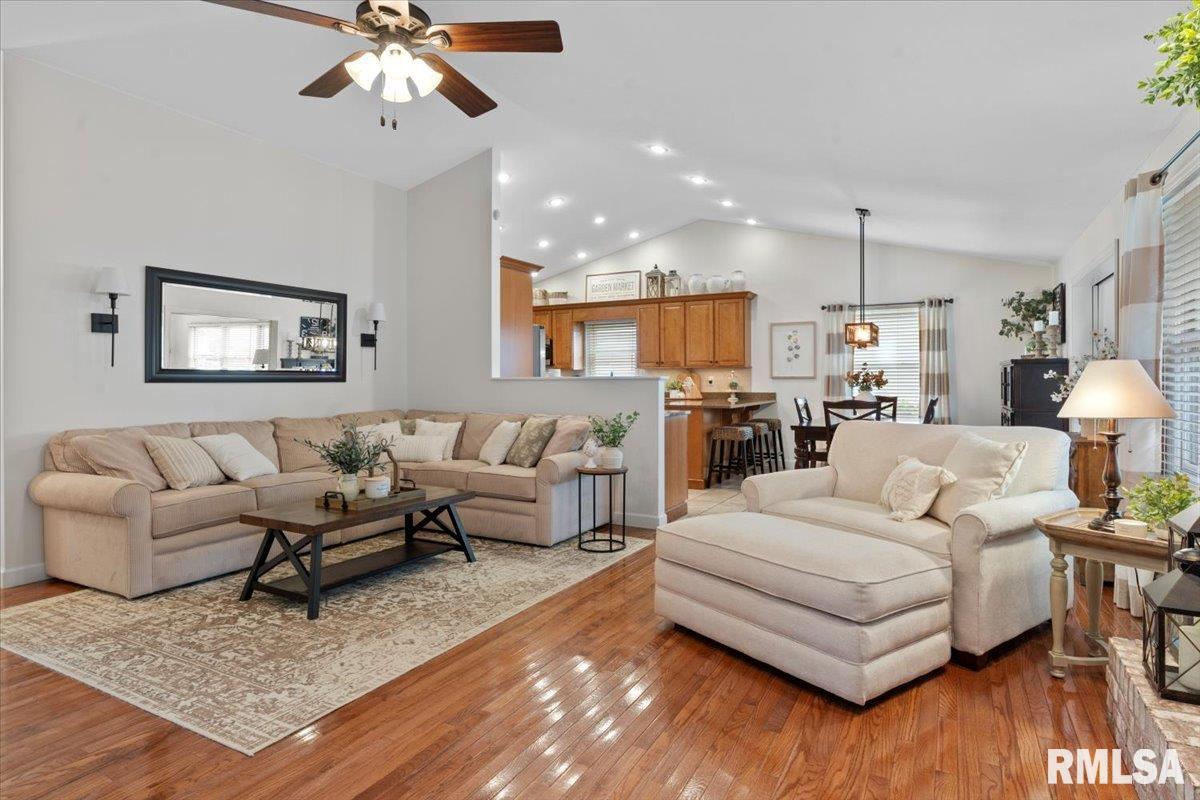 807 Shoshoni Drive Springfield, IL 62711 - Photo 4 of 42 Gallery Image 4