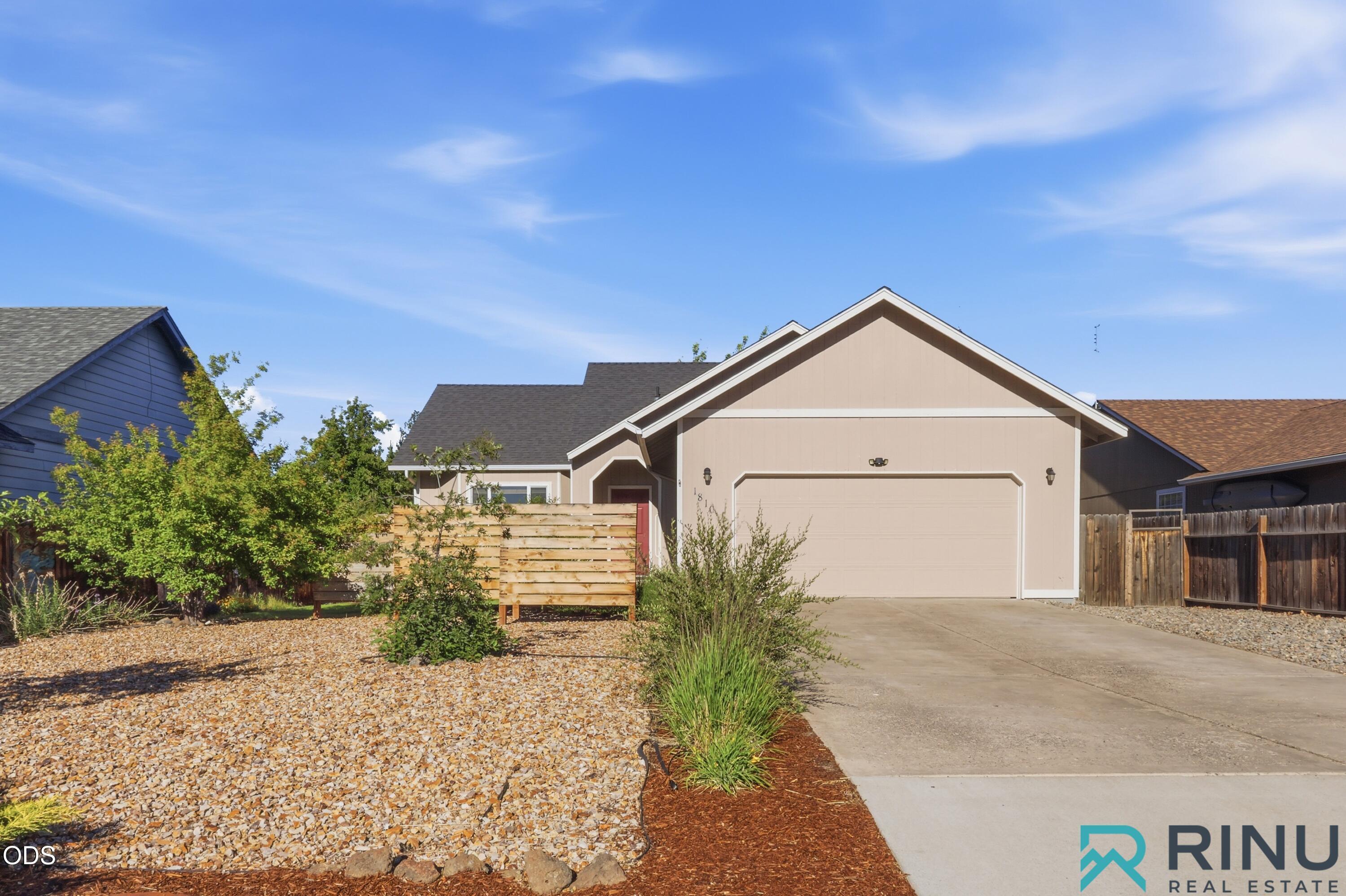 1810 Southwest 27th Street Redmond, OR 97756 - Photo 2 of 53