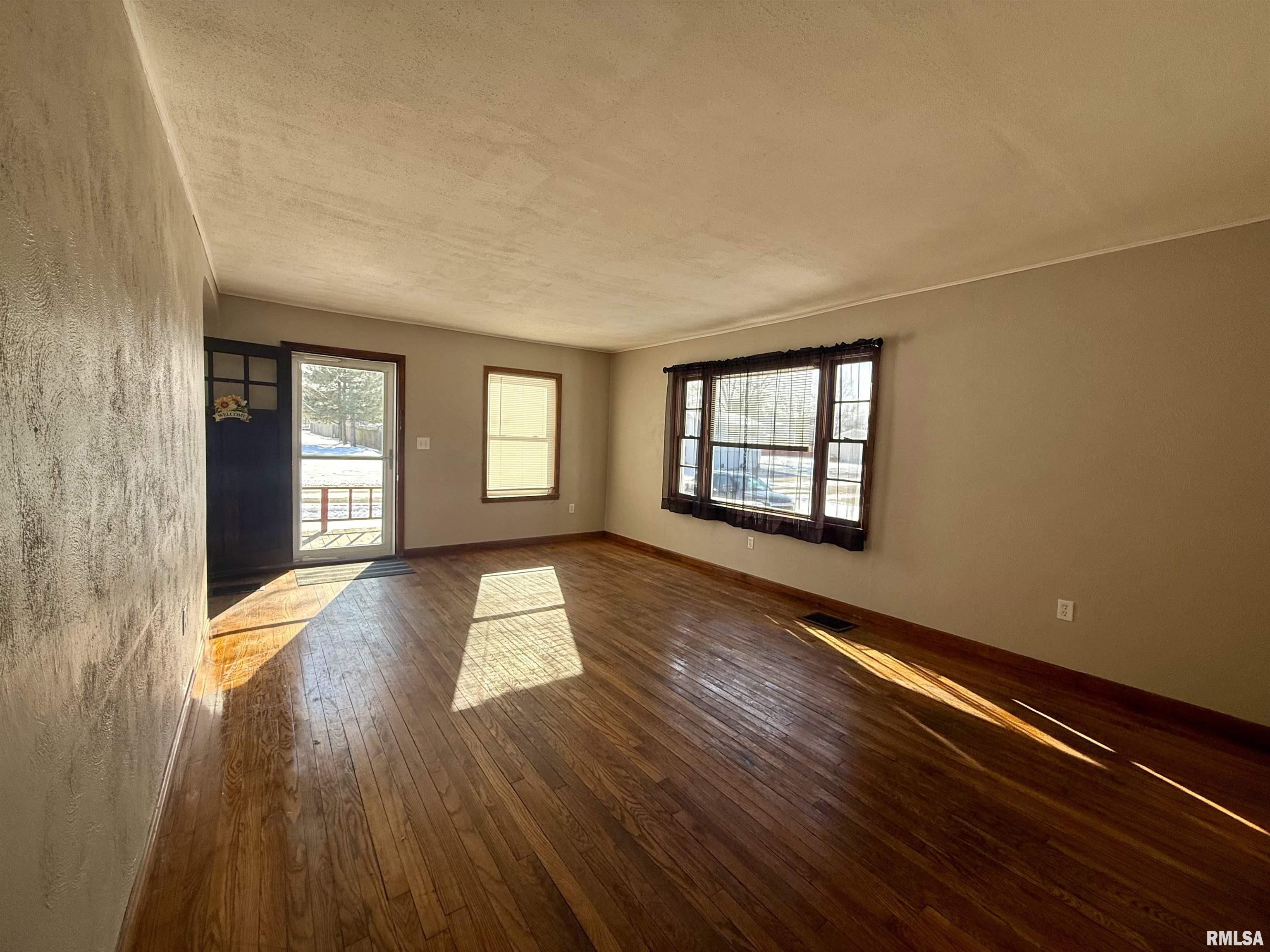 219 East Mulberry Street Mendon, IL 62351 - Photo 3 of 23