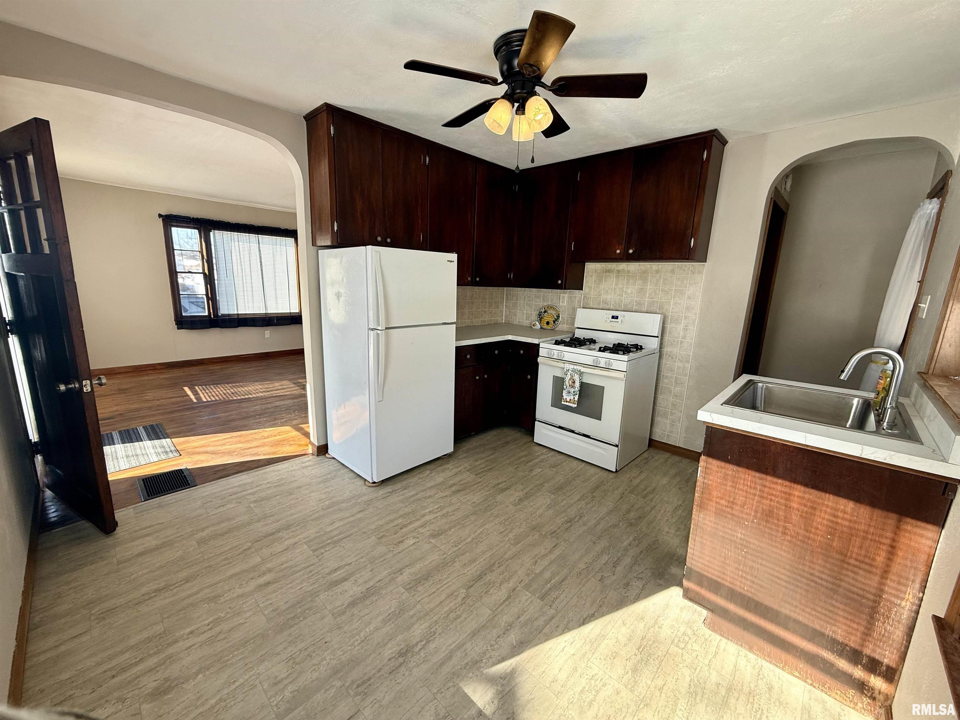 219 East Mulberry Street Mendon, IL 62351 - Photo 7 of 23