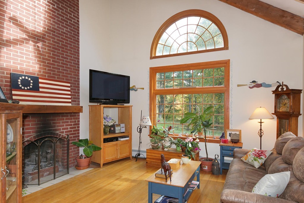 8 West Bare Hill Road Harvard, MA 01451 - Photo 4 of 30