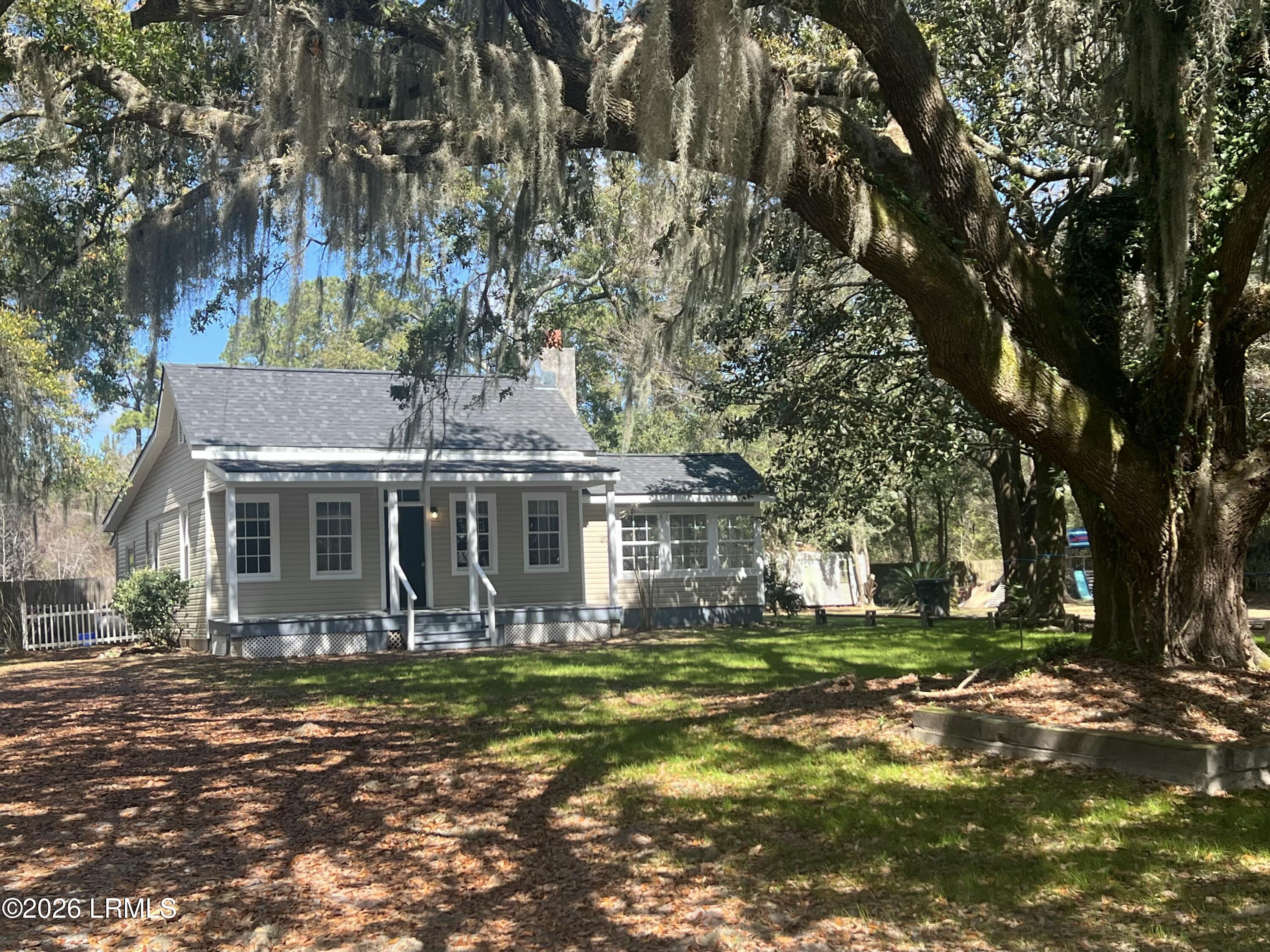 33 Old Salem Road Beaufort, SC 29902 - Photo 1 of 14 jhgfujfg