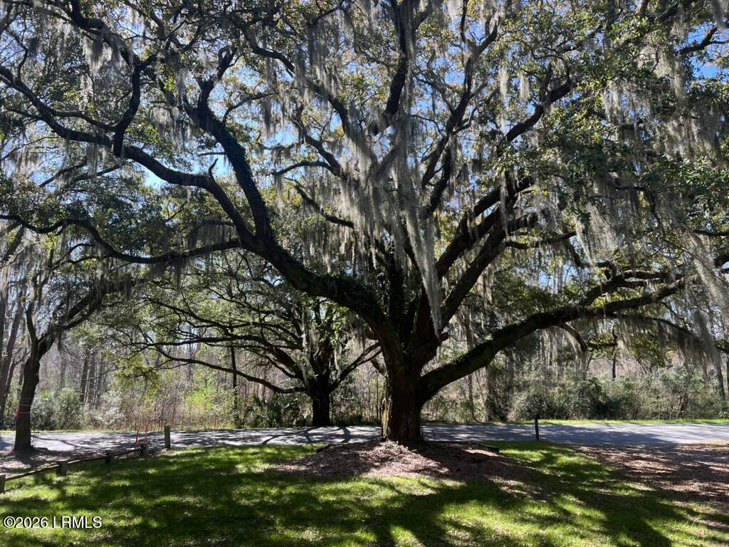 33 Old Salem Road Beaufort, SC 29902 - Photo 3 of 14 5F3F7B8C-BDD9-46C2-B035-AB6CB425241F_1_1