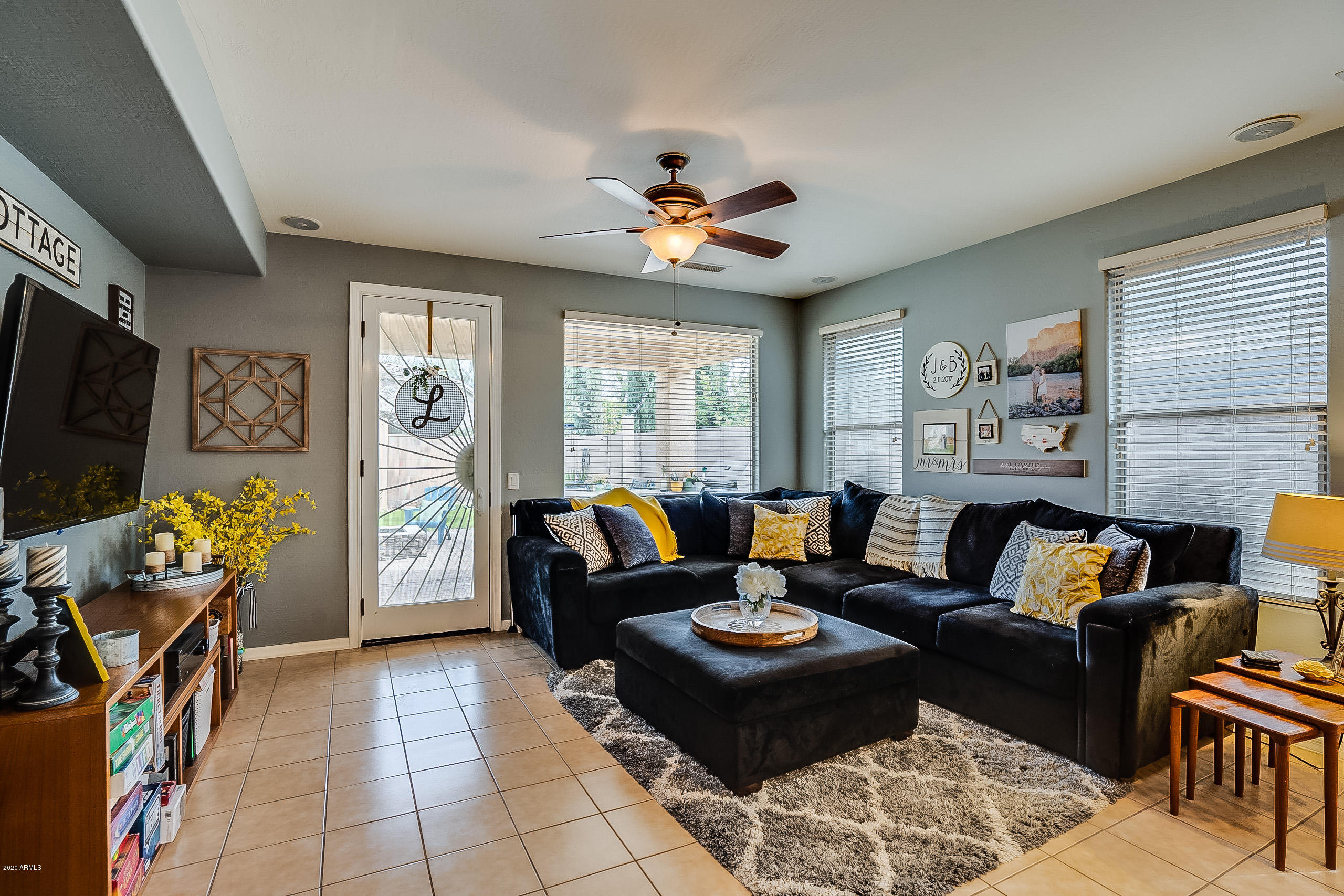 3404 West Florimond Road Phoenix, AZ 85086 - Photo 10 of 40 Plenty Of Room In The Great Room!