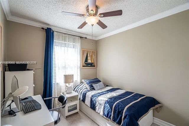 $2,400 | 221 Waterside Drive, Unit 221, Hypoluxo, FL 33462