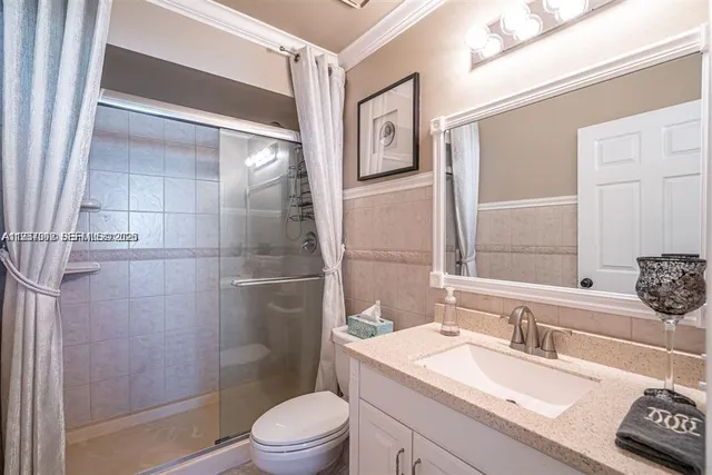 $2,400 | 221 Waterside Drive, Unit 221, Hypoluxo, FL 33462