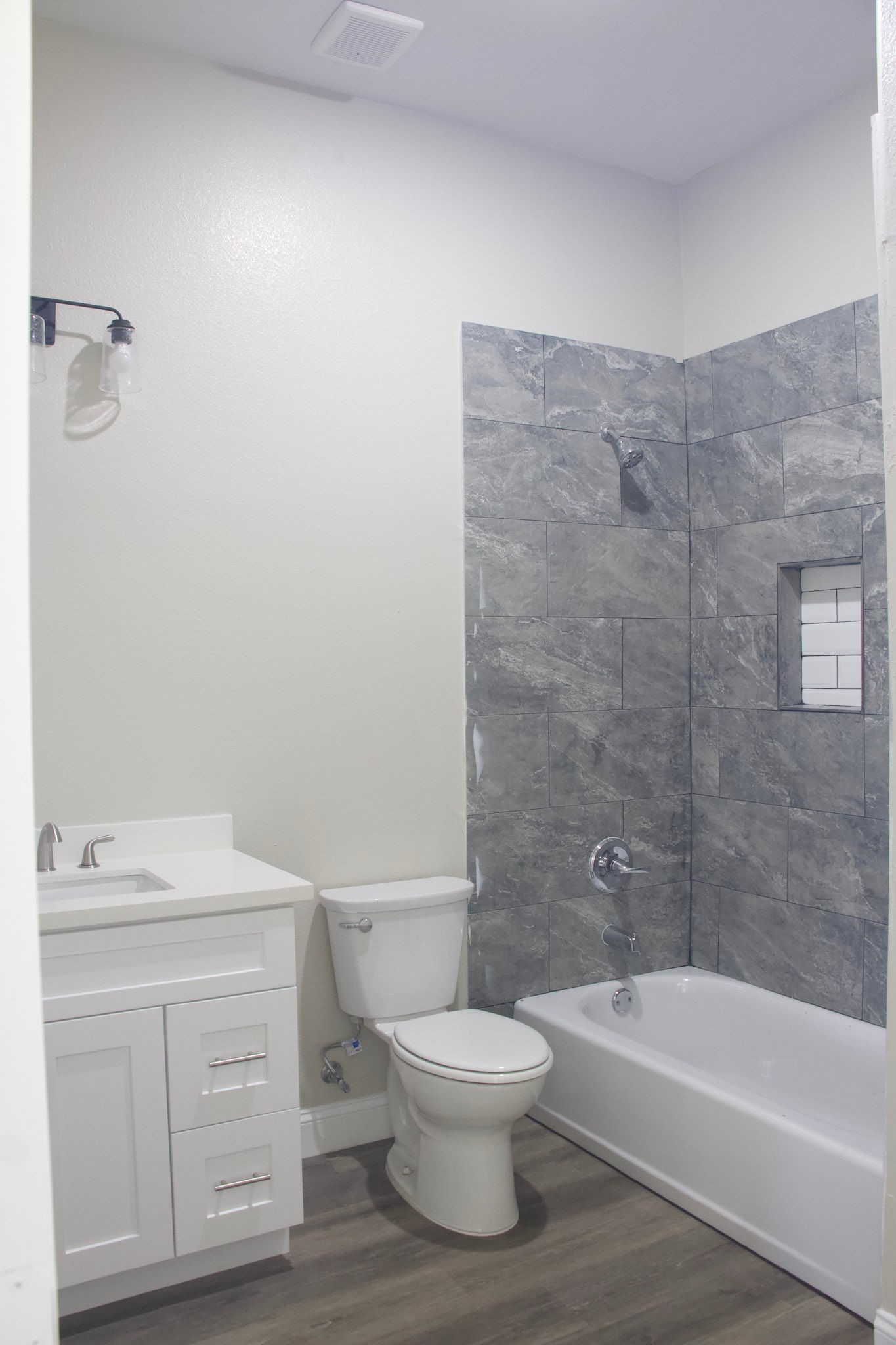 8309 Parker Road, Unit A Houston, TX 77078 - Photo 6 of 10 a bathroom with a toilet a sink and bathtub