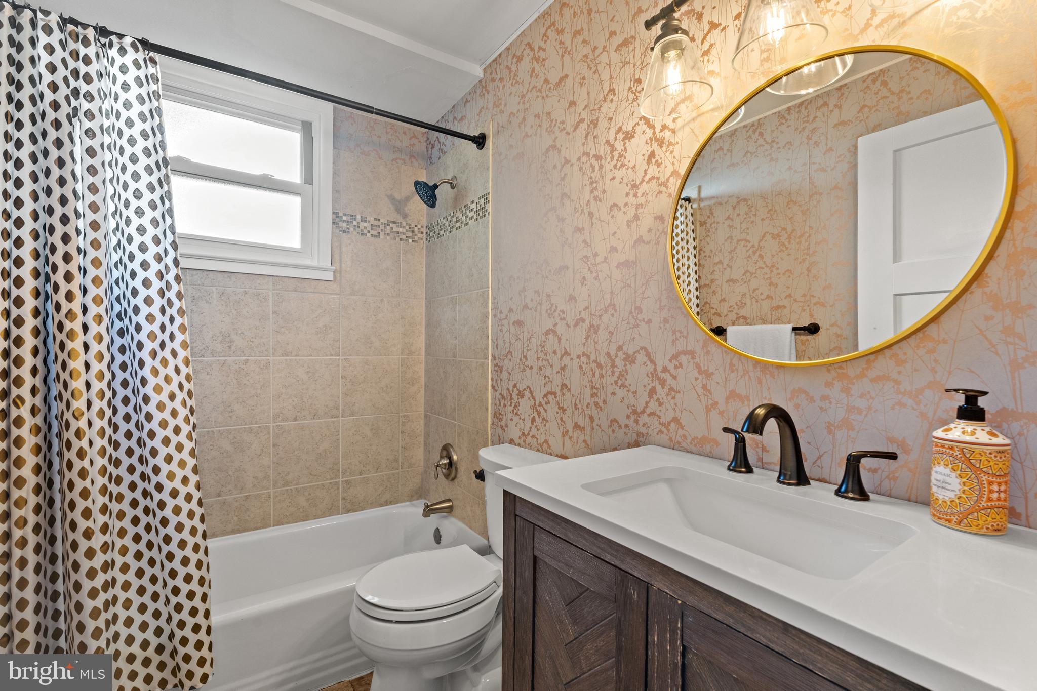 2411 Culpeper Road Alexandria, VA 22308 - Photo 27 of 36 LL Hall Bath w/ tub/shower & stylish vanity.