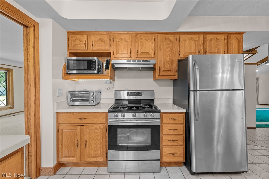 1759 Chelmsford Road Mayfield Heights, OH 44124 - Photo 9 of 39 Stainless steel appliances remain with the home. You'll be ready to go on day one.