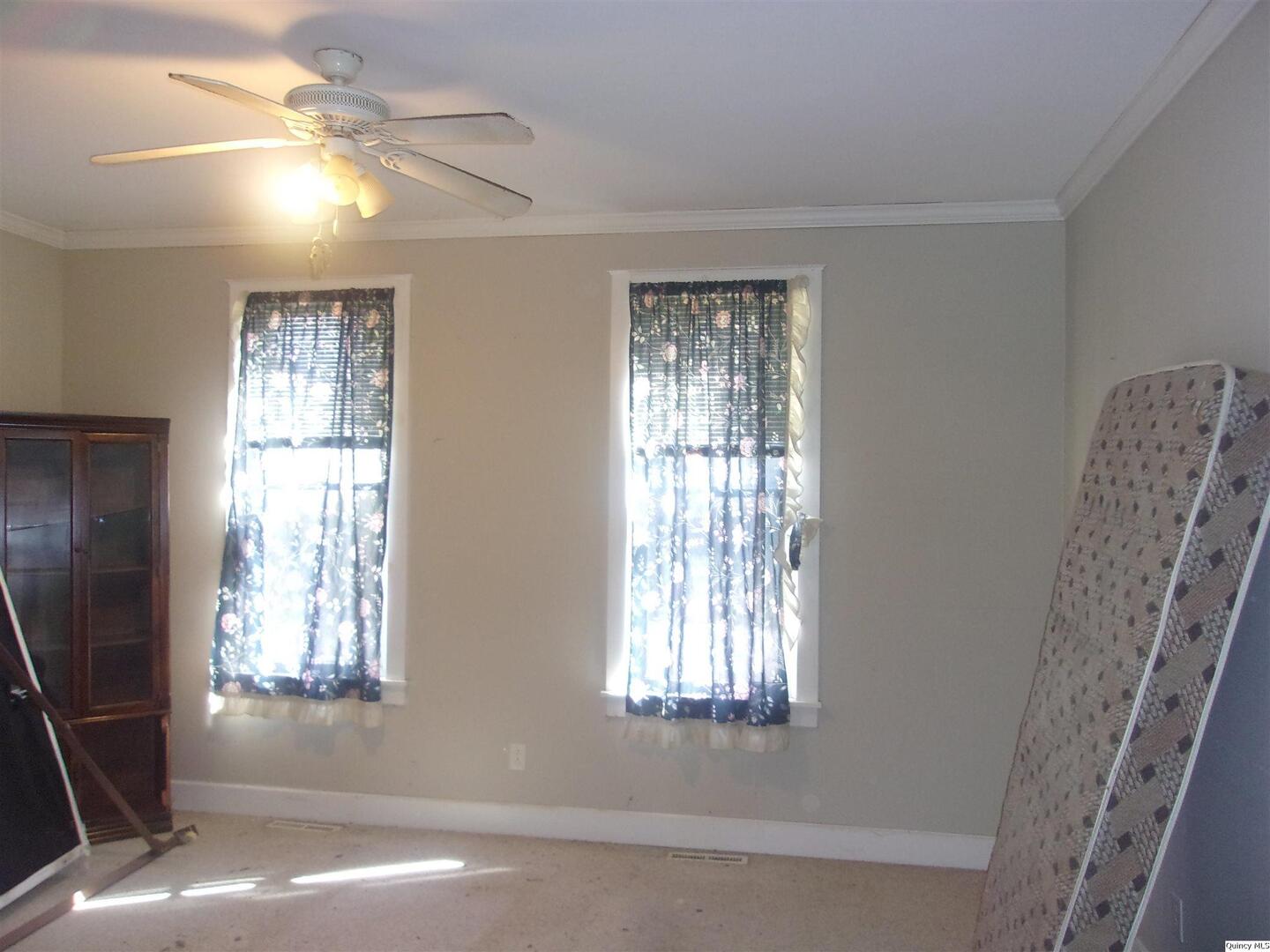 740 South 14th Street Quincy, IL 62301 - Photo 12 of 20 a view of an empty room with a window