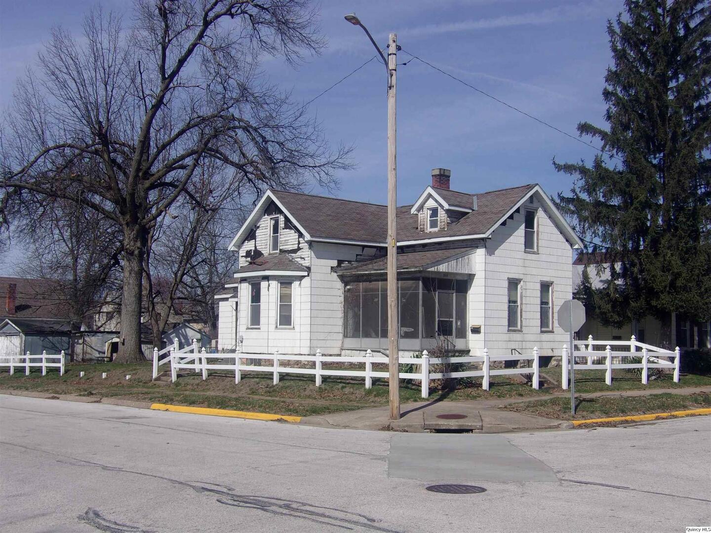 740 South 14th Street Quincy, IL 62301 - Photo 3 of 20 a view of a house with a yard and large trees