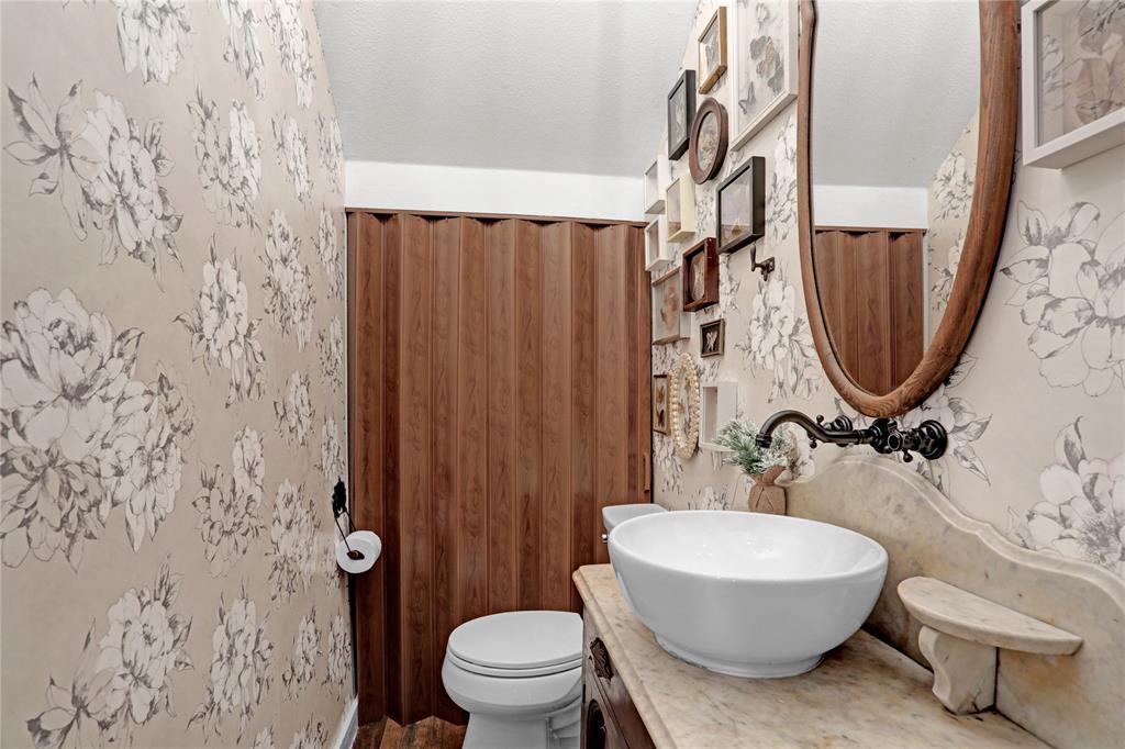 7070 Armadillo Rdg Road McKinney, TX 75071 - Photo 16 of 34 a bathroom with a toilet a sink and garden