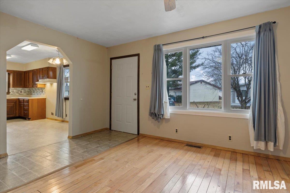3033 Shadowfax Drive Springfield, IL 62707 - Photo 8 of 26