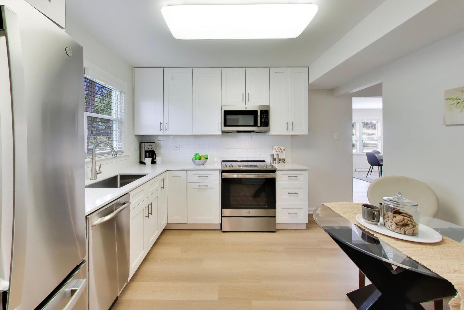 2090 Greenview Road Northbrook, IL 60062 - Photo 8 of 22