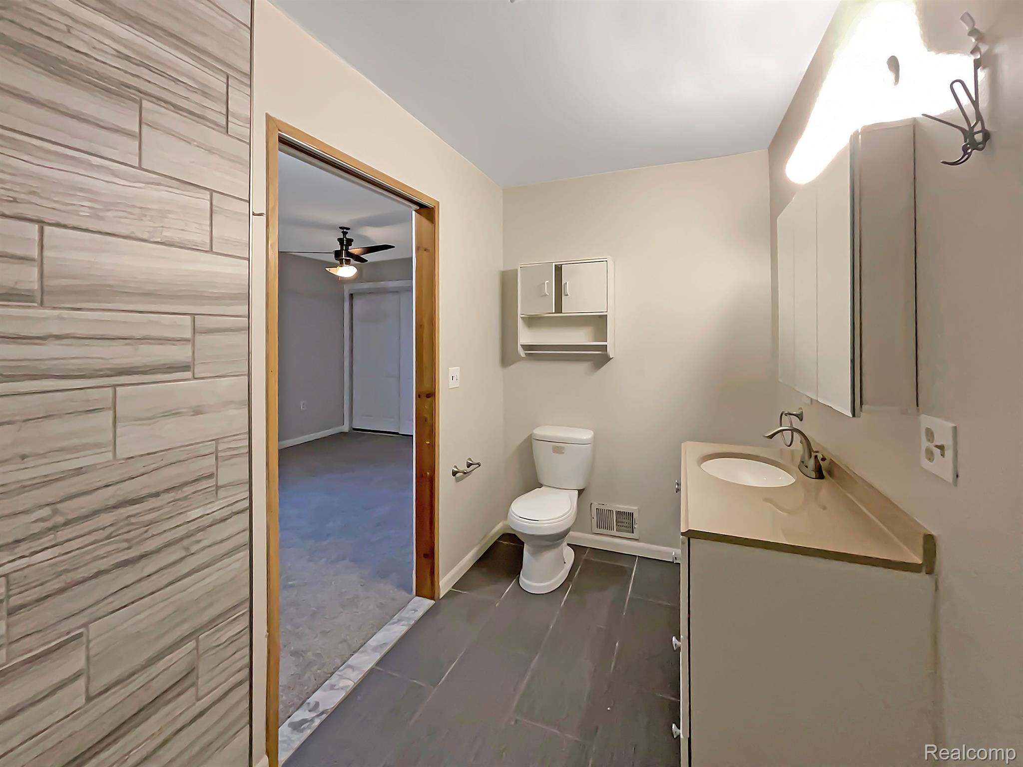 2947 Dearborn Avenue Rochester, MI 48309 - Photo 14 of 22 Gallery Image 14