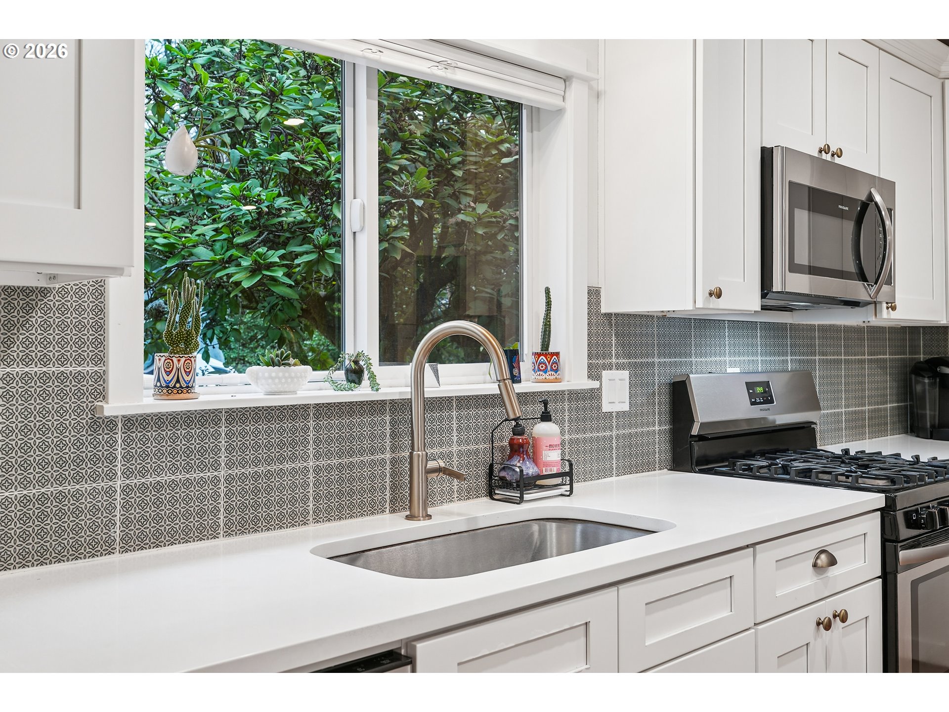 5915 Southwest Haines Street Portland, OR 97219 - Photo 21 of 47