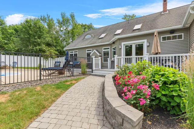$1,295,000 | 18 Colchester Drive, South Portland, ME 04106