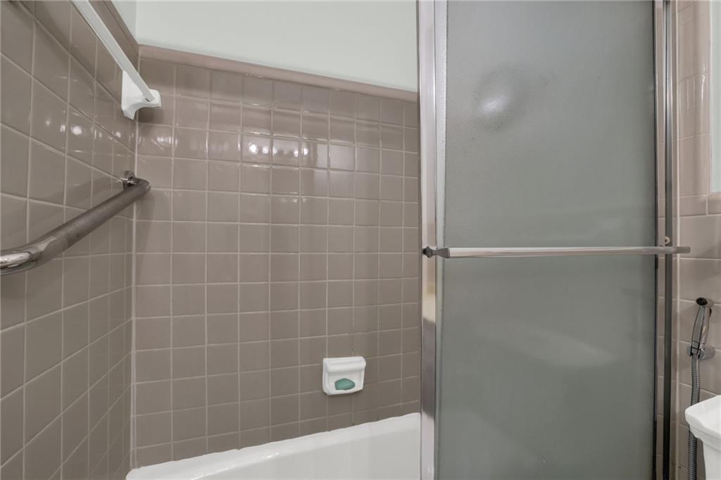 3825 Lavista Road, Unit O1 Tucker, GA 30084 - Photo 33 of 36 a bathroom with a shower