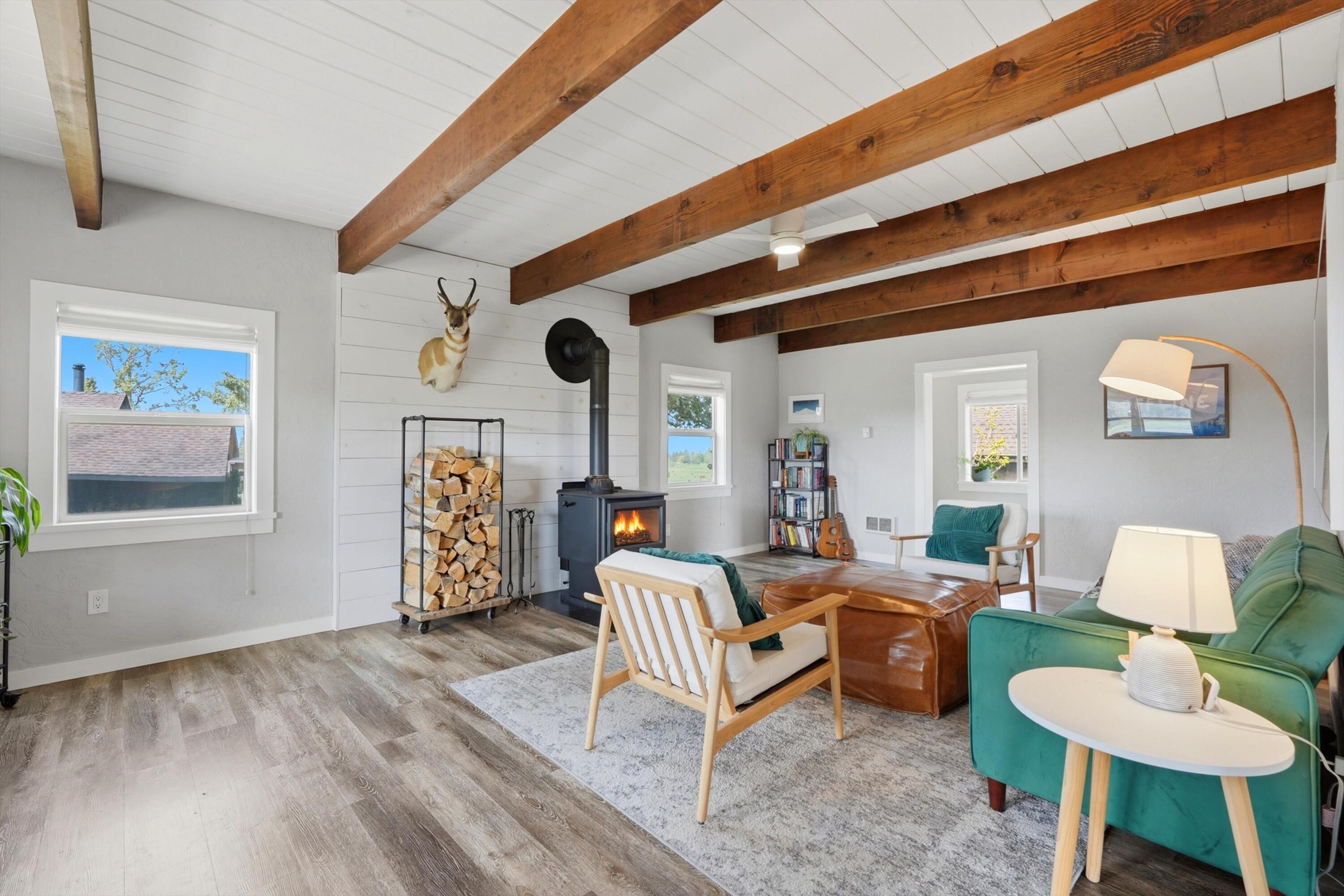 61280 Larsen Road Bend, OR 97702 - Photo 5 of 58 a living room with furniture and a window