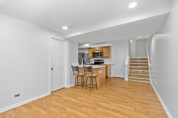 $2,700 | 8824 Robin Drive, Unit F, Des Plaines, IL 60016