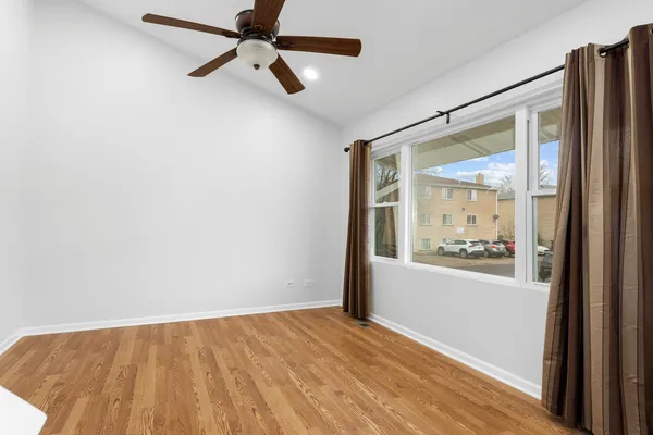$2,700 | 8824 Robin Drive, Unit F, Des Plaines, IL 60016