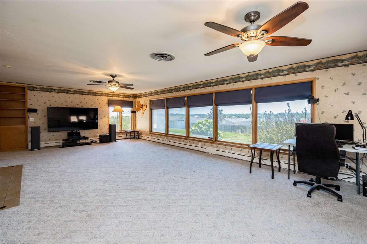 1645 Red Fox Way Marion, IA 52302 - Photo 11 of 51 Gallery Image 11