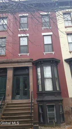 $1,050 | 4 Irving Place, Unit 3, Troy, NY 12180