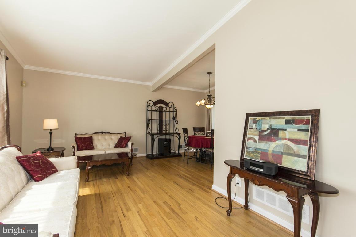 3312 Milford Mill Road Baltimore, MD 21244 - Photo 3 of 26 Living Room
