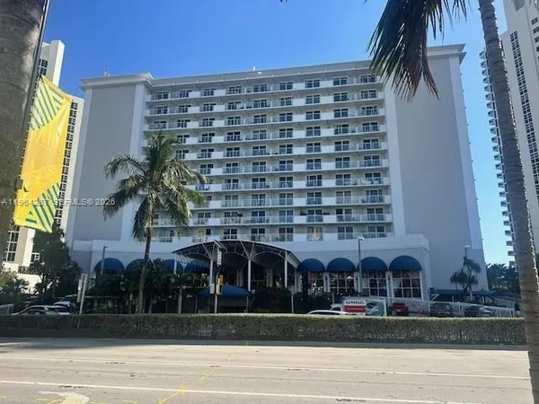 $1,950 | 19201 Collins Avenue, Unit 1044, Sunny Isles Beach, FL 33160